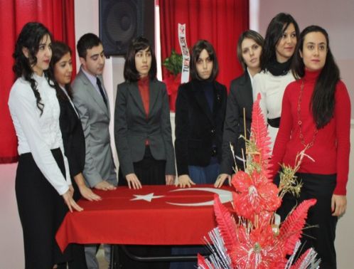 G�RELE'DE ��RETMENLER G�N� KUTLANDI