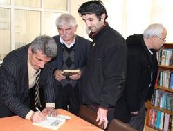 Gazeteciler K�t�phaneye �ye Oldular