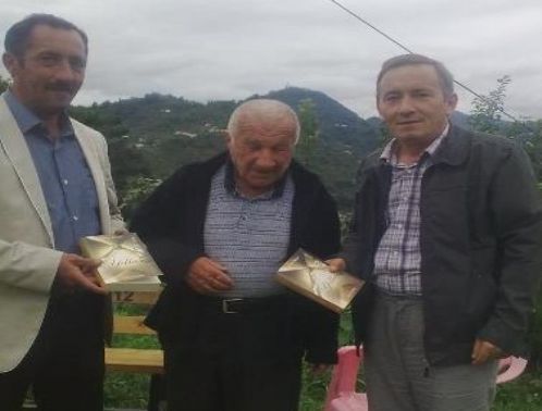 �A�R�M�Z AHMET KA�AR �MZALI ���R K�TABINI HED�YE ETT�...