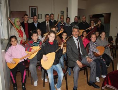 HAYDEN G�RELE'YE KONSERE...