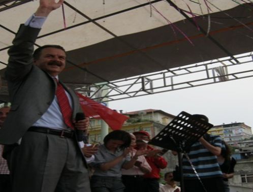 Karaahmeto�lu Gururumuz